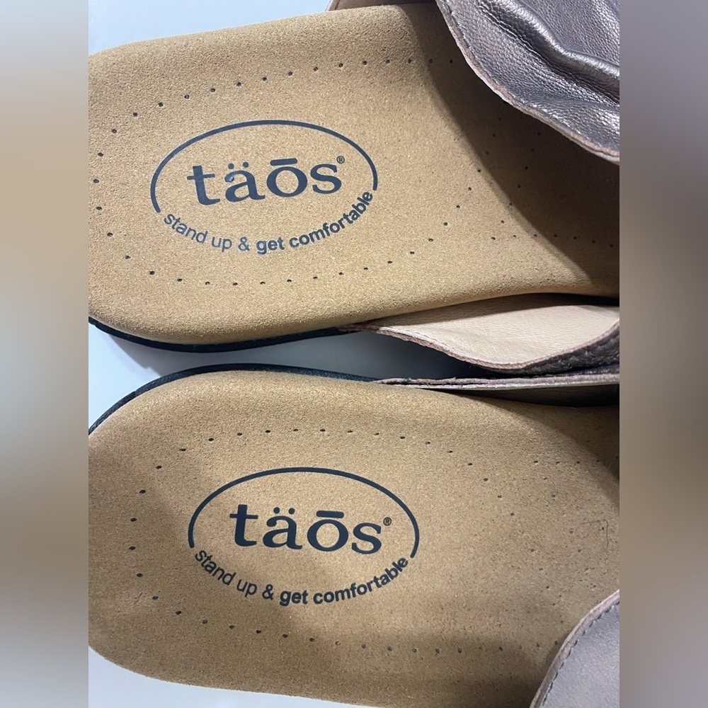 Taos Gift 2 Footwear Women's Slide Sandals - Bronze size 11 - Picture 3 of 5